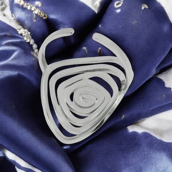 🆕️Spiral Elegance Stainless Steel Ring - Hypoallergenic Adjustable Minimalist🌀 - Picture 10 of 15